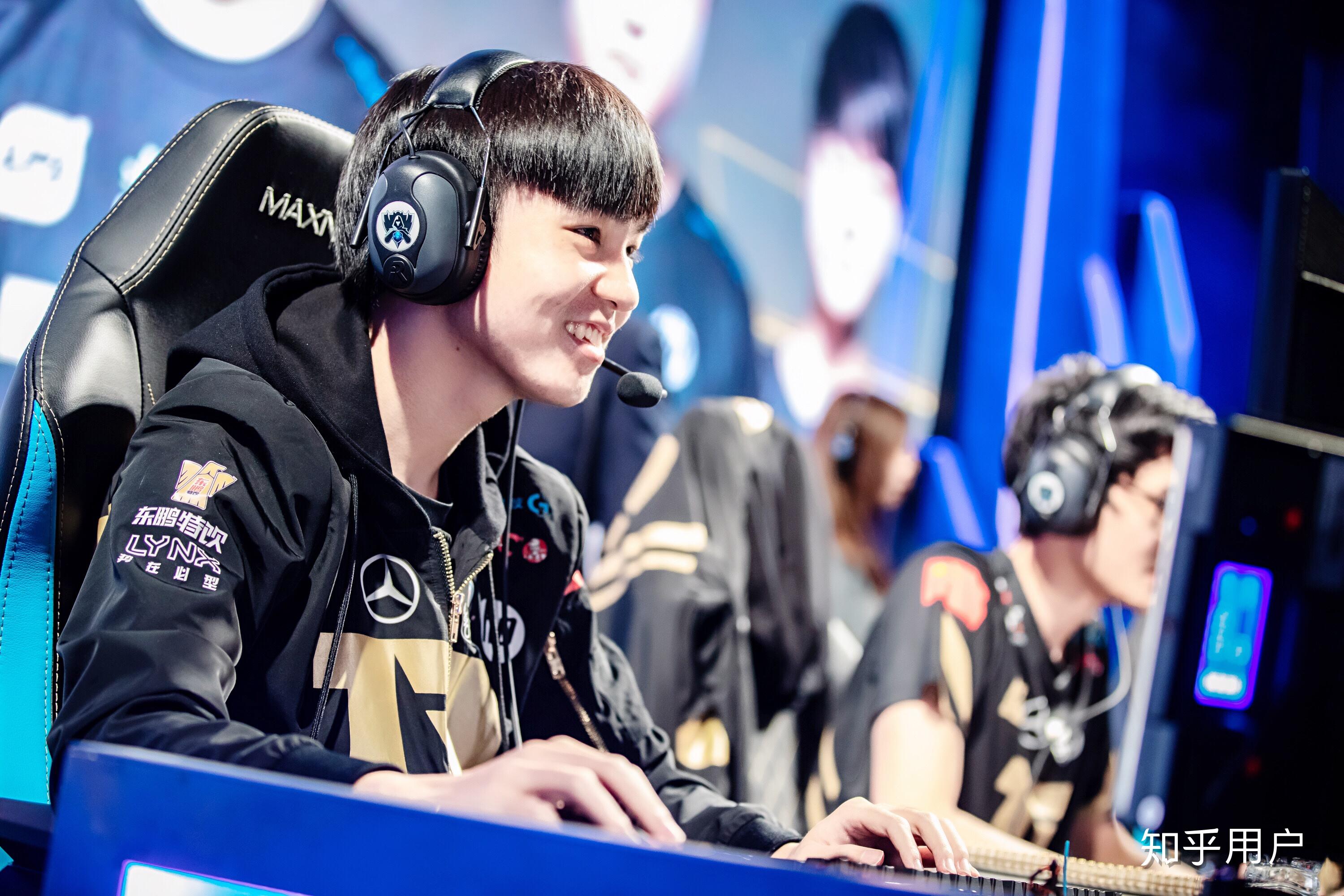 RNG引发争议！，莎拉波娃官方宣布重返赛场新规赢得满堂喝彩(波伏娃名言女人是被创造)