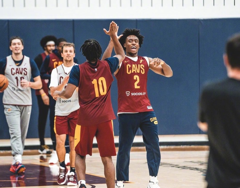 YIHAO- 中国香港冰球队队员赛后遭围殴 